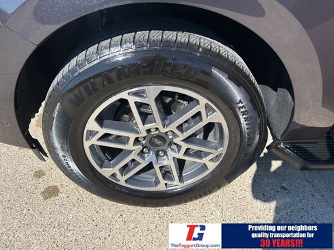 Used 2025 Ford Expedition Active image 13