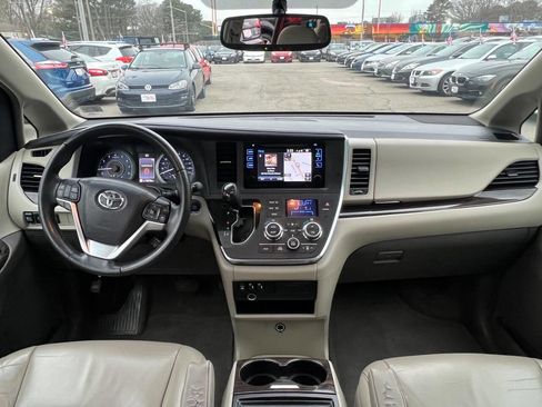 Used 2016 Toyota Sienna image 14