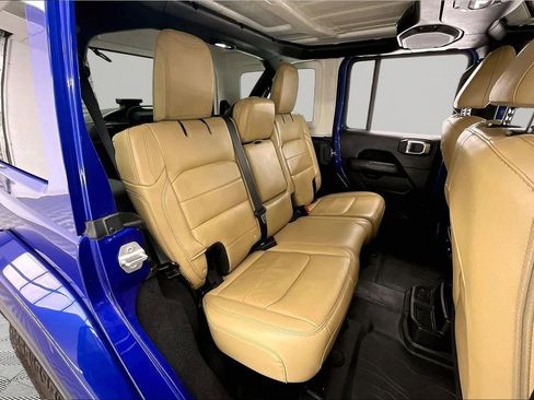 Used 2018 Jeep Wrangler Unlimited Sahara AWD/4WD image 27