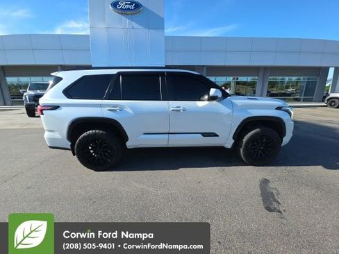 Used 2024 Toyota Sequoia Platinum AWD/4WD image 9