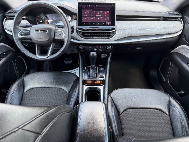 Used 2024 Jeep Compass Latitude AWD/4WD image 10