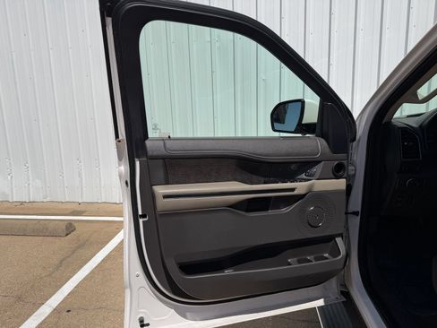 Used 2019 Ford Expedition Limited w/ Texas Edition Package RWD image 29
