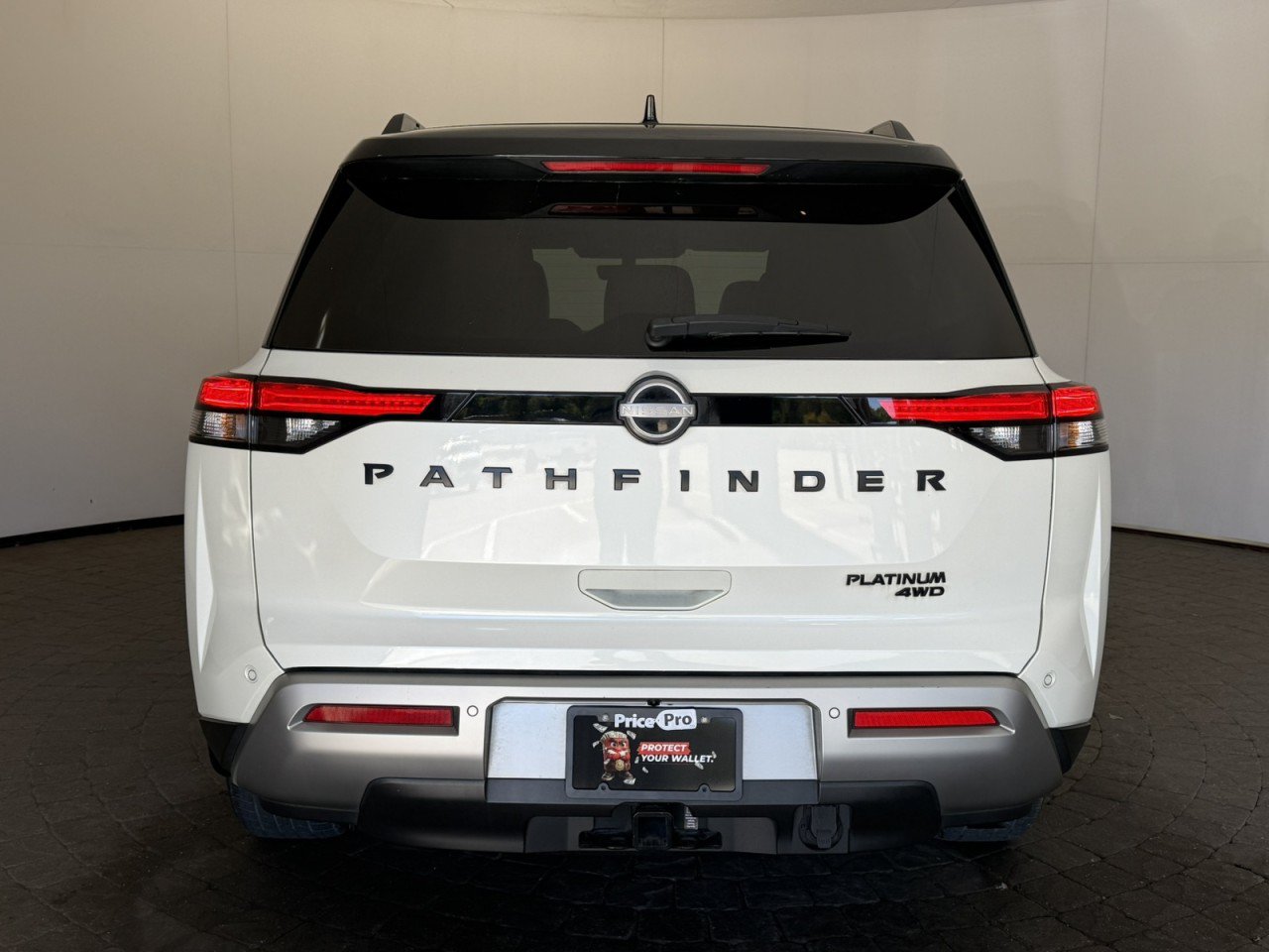 Used 2023 Nissan Pathfinder Platinum AWD/4WD image 6