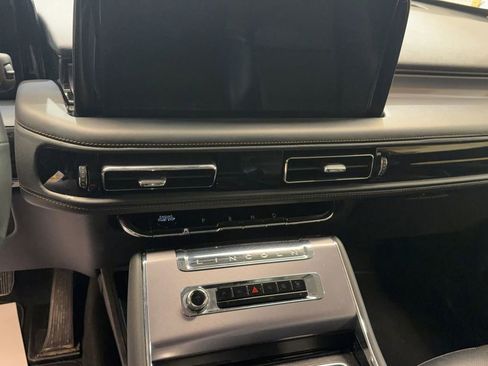 Used 2025 Lincoln Aviator AWD image 17