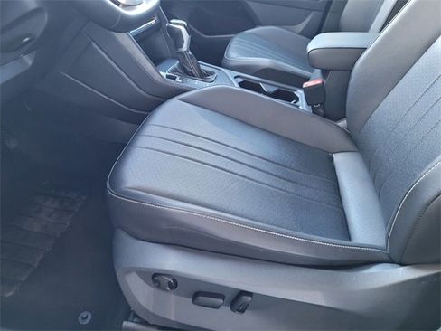 Used 2024 Volkswagen Tiguan SE image 15