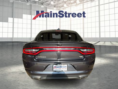 Used 2018 Dodge Charger R/T RWD image 4