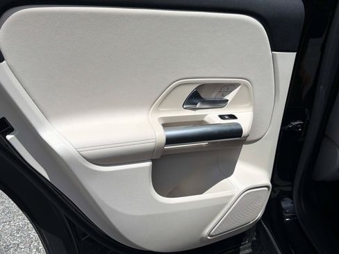 Certified 2025 Mercedes-Benz GLA 250 4MATIC image 11