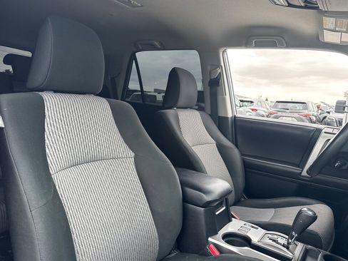 Used 2019 Toyota 4Runner SR5 AWD/4WD image 25