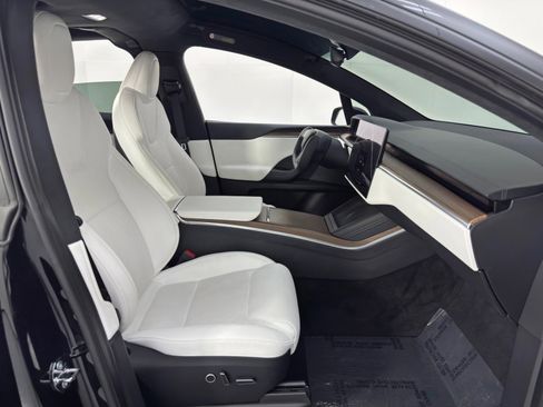 Used 2023 Tesla Model X image 14