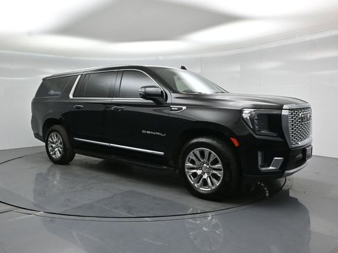 Used 2021 GMC Yukon XL Denali AWD/4WD image 24
