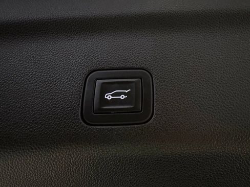 Used 2025 Chevrolet Suburban Z71 AWD/4WD image 30