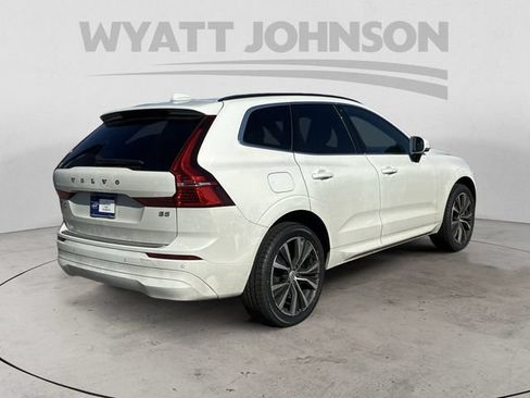 Used 2022 Volvo XC60 B5 Momentum w/ Protection Package Premier FWD image 5