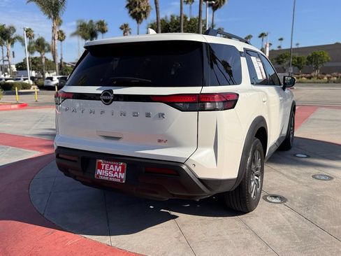 Certified 2024 Nissan Pathfinder SV FWD image 8