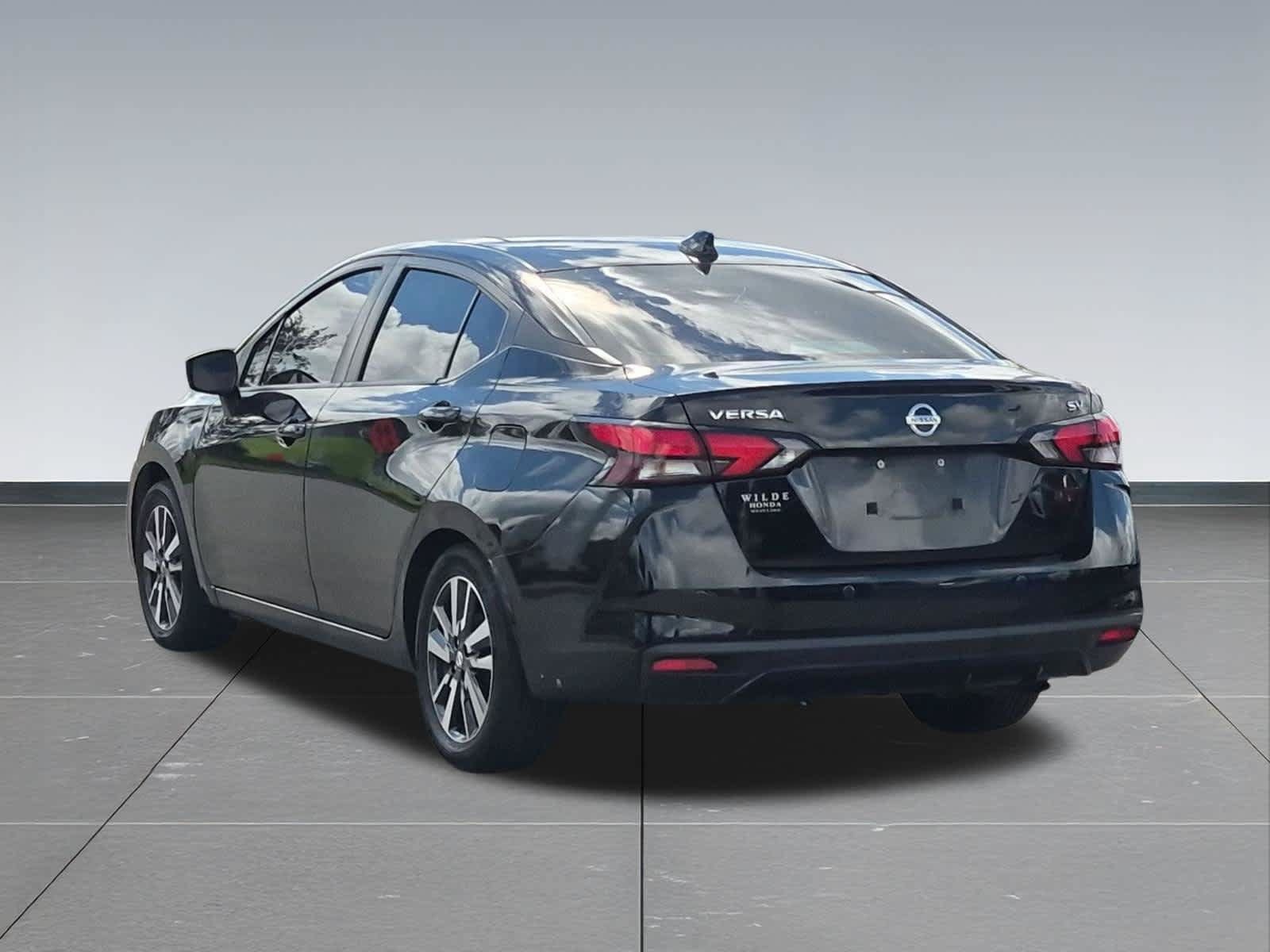 Used 2020 Nissan Versa SV FWD image 4