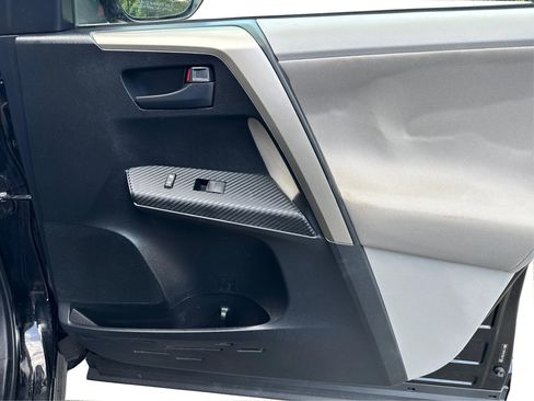 Used 2013 Toyota RAV4 XLE AWD/4WD image 23