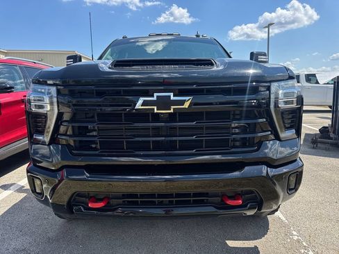 Used 2025 Chevrolet Silverado 2500 LTZ w/ LTZ Plus Package AWD/4WD image 2