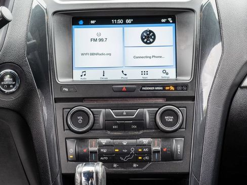 Used 2017 Ford Explorer XLT w/ Equipment Group 202A AWD/4WD image 18