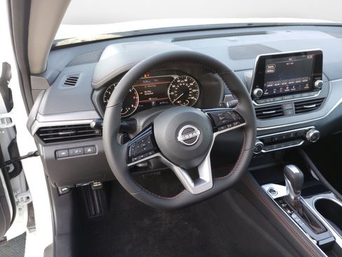 New 2025 Nissan Altima 2.5 SR image 10