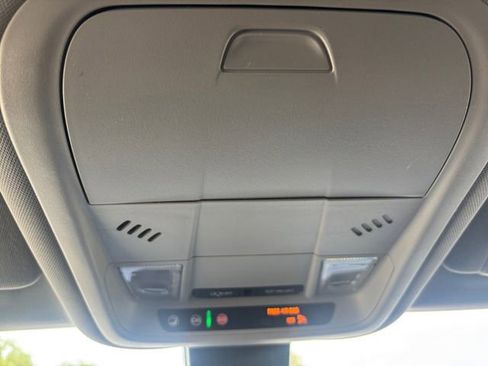 Used 2024 GMC Terrain SLE w/ Driver Convenience Package FWD image 7