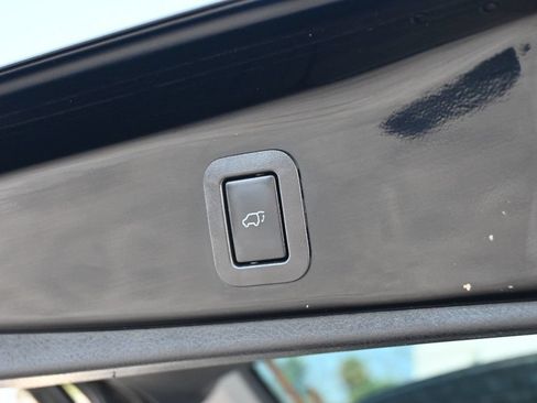 Used 2019 Toyota Highlander XLE FWD image 21