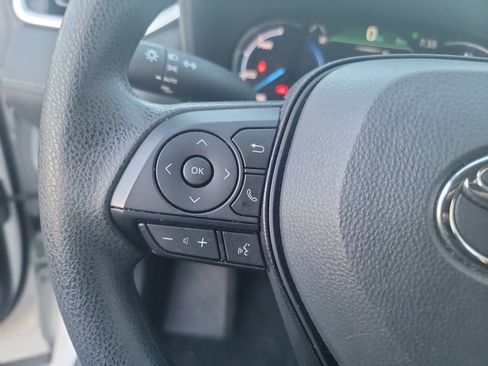 Used 2025 Toyota RAV4 XLE AWD/4WD image 19