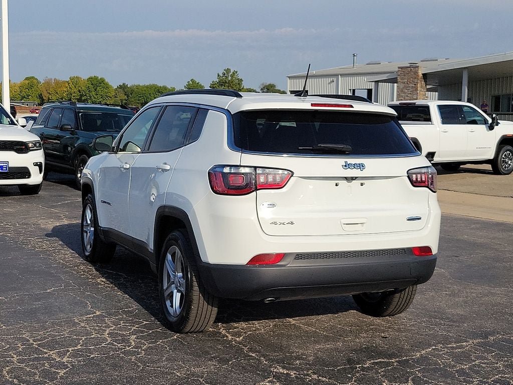 Used 2024 Jeep Compass Latitude AWD/4WD image 4
