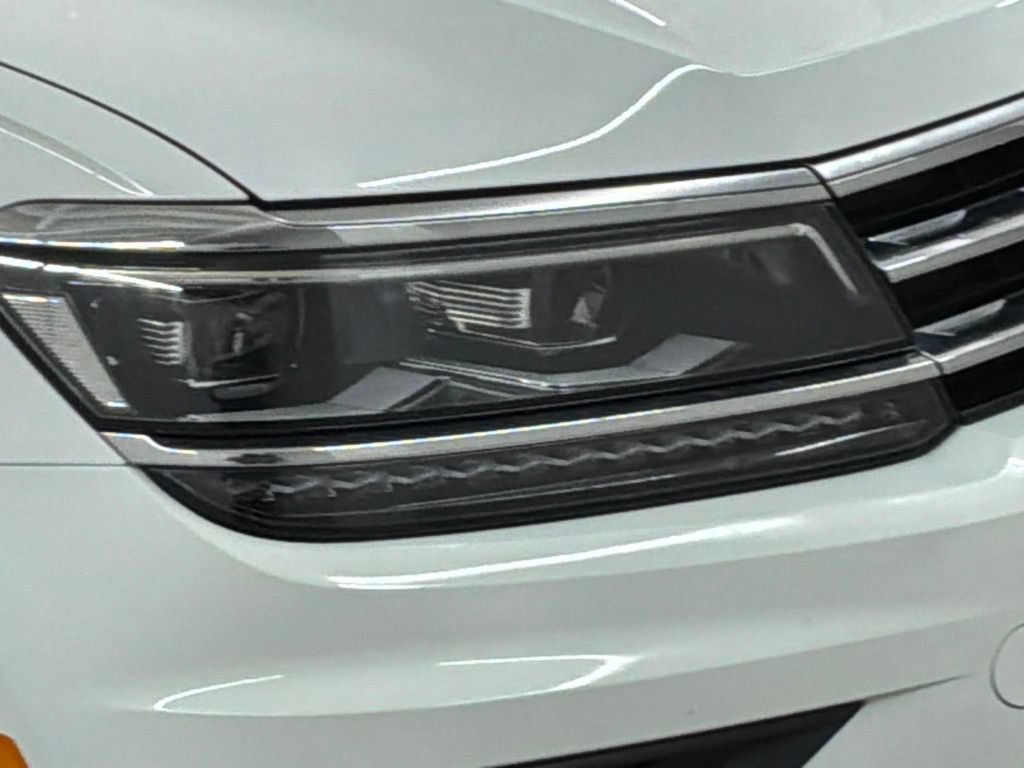 Used 2018 Volkswagen Tiguan SEL Premium AWD/4WD image 30