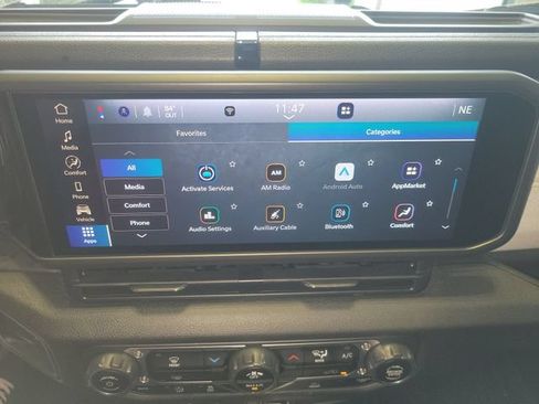 Used 2025 Jeep Gladiator Sport AWD/4WD image 18