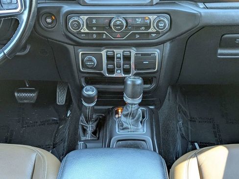 Used 2020 Jeep Wrangler Unlimited Sahara image 19