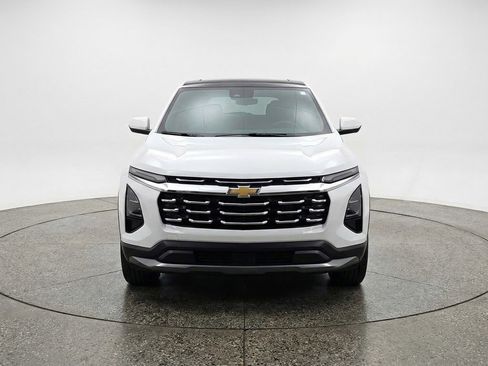 Used 2025 Chevrolet Equinox LT FWD image 2