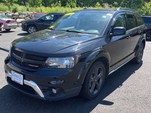 Used 2018 Dodge Journey Crossroad w/ Nav & Sun Group FWD image 2