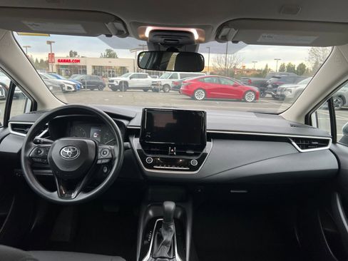 Used 2025 Toyota Corolla LE image 31