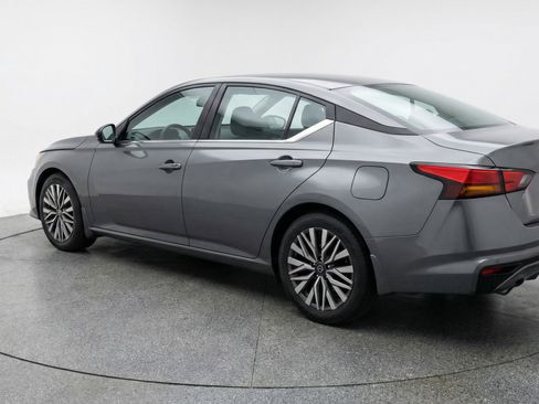 Used 2025 Nissan Altima 2.5 SV FWD image 6