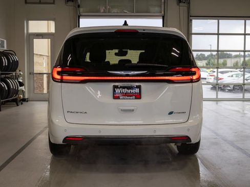 Used 2023 Chrysler Pacifica Touring-L FWD image 8