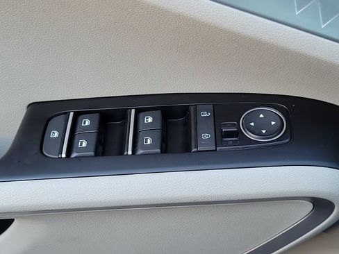 Used 2023 Kia Soul LX w/ LX Technology Package FWD image 16