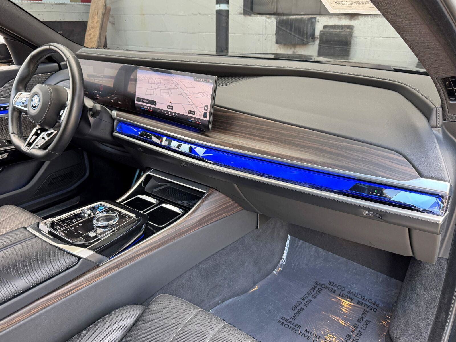 Used 2024 BMW i7 eDrive50 w/ M Sport Package RWD image 15