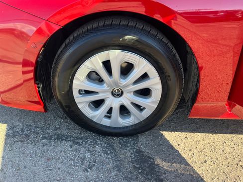 Used 2019 Toyota Prius image 30