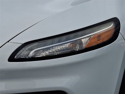 Used 2014 Jeep Cherokee Latitude w/ Comfort/Convenience Group image 12