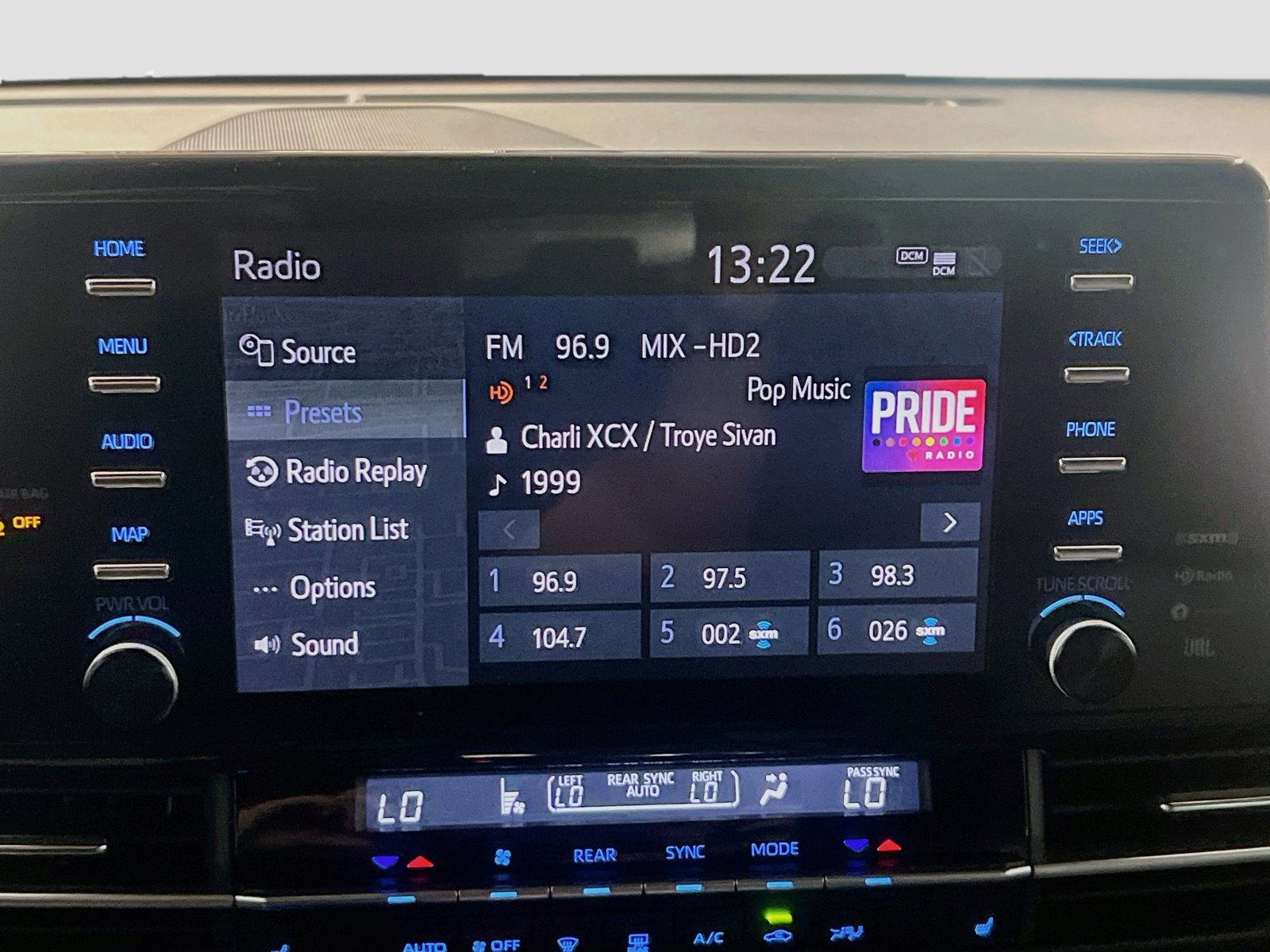 Used 2023 Toyota Sienna XSE w/ XSE Plus Package FWD image 11