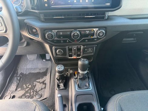 Used 2024 Jeep Wrangler Unlimited Sport AWD/4WD image 24