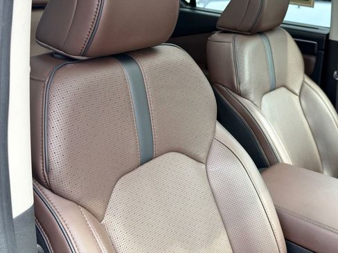 Used 2023 Honda Pilot Elite image 11