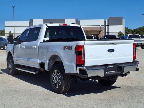 New 2026 Ford F250 Lariat w/ FX4 Off-Road Package image 13