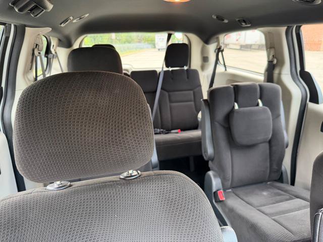 Used 2016 Dodge Grand Caravan SE FWD image 15