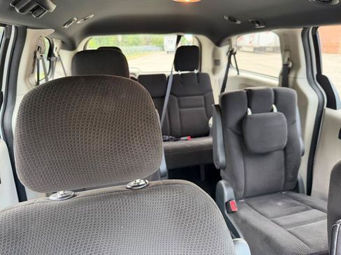 Used 2016 Dodge Grand Caravan SE FWD image 15