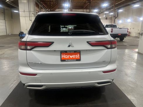 Used 2024 Mitsubishi Outlander SE image 6