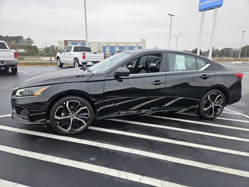 Used 2025 Nissan Altima 2.5 SR image 3