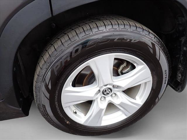 Used 2022 Toyota Highlander LE AWD/4WD image 7