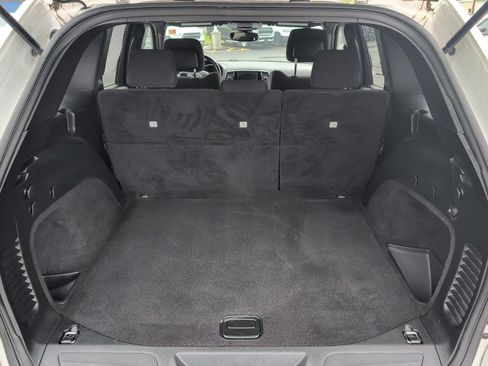 Used 2020 Jeep Grand Cherokee Laredo w/ 18" Wheel & 8.4" Radio Group image 18