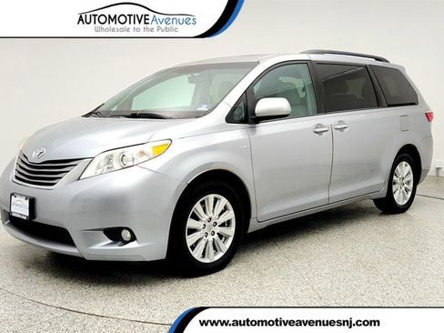 Used 2017 Toyota Sienna XLE Premium AWD/4WD image 1