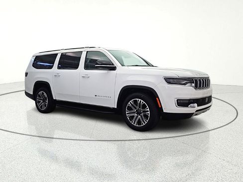 Used 2023 Jeep Wagoneer L Series II AWD/4WD image 8